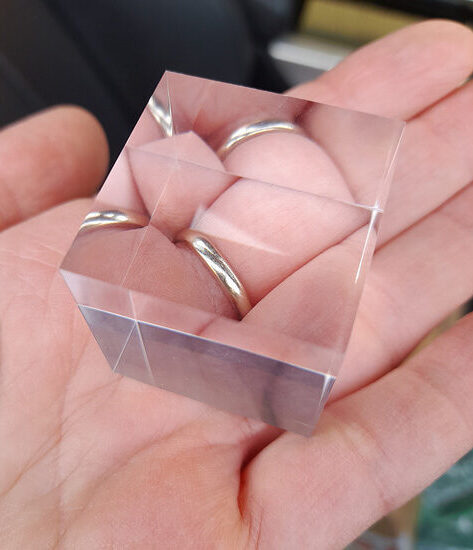 blocco-in-plexiglass-trasparente-cubo-lucidato